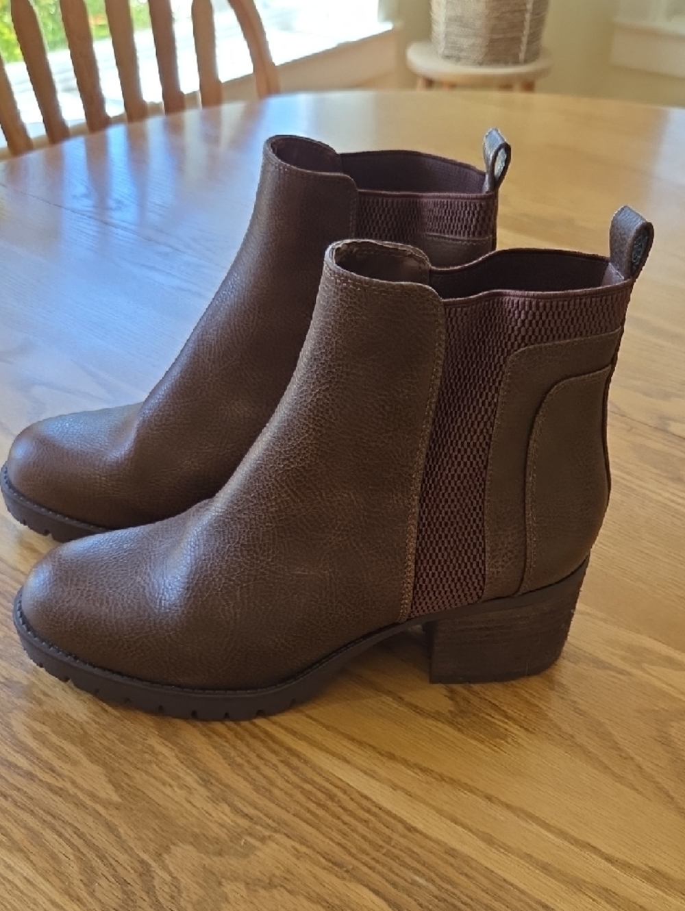 MIA Brown Textured Chelsea Ankle Boots with Lug Sole 🟨TOTE